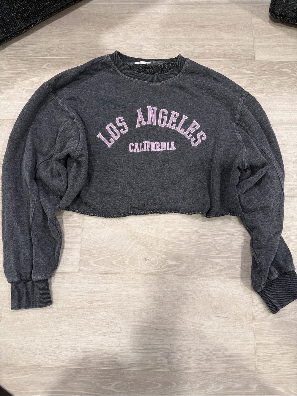 Garage petite small Los Angeles Cropped Crewneck Sweatshirt - Black with Pink - Picture 1 of 3
